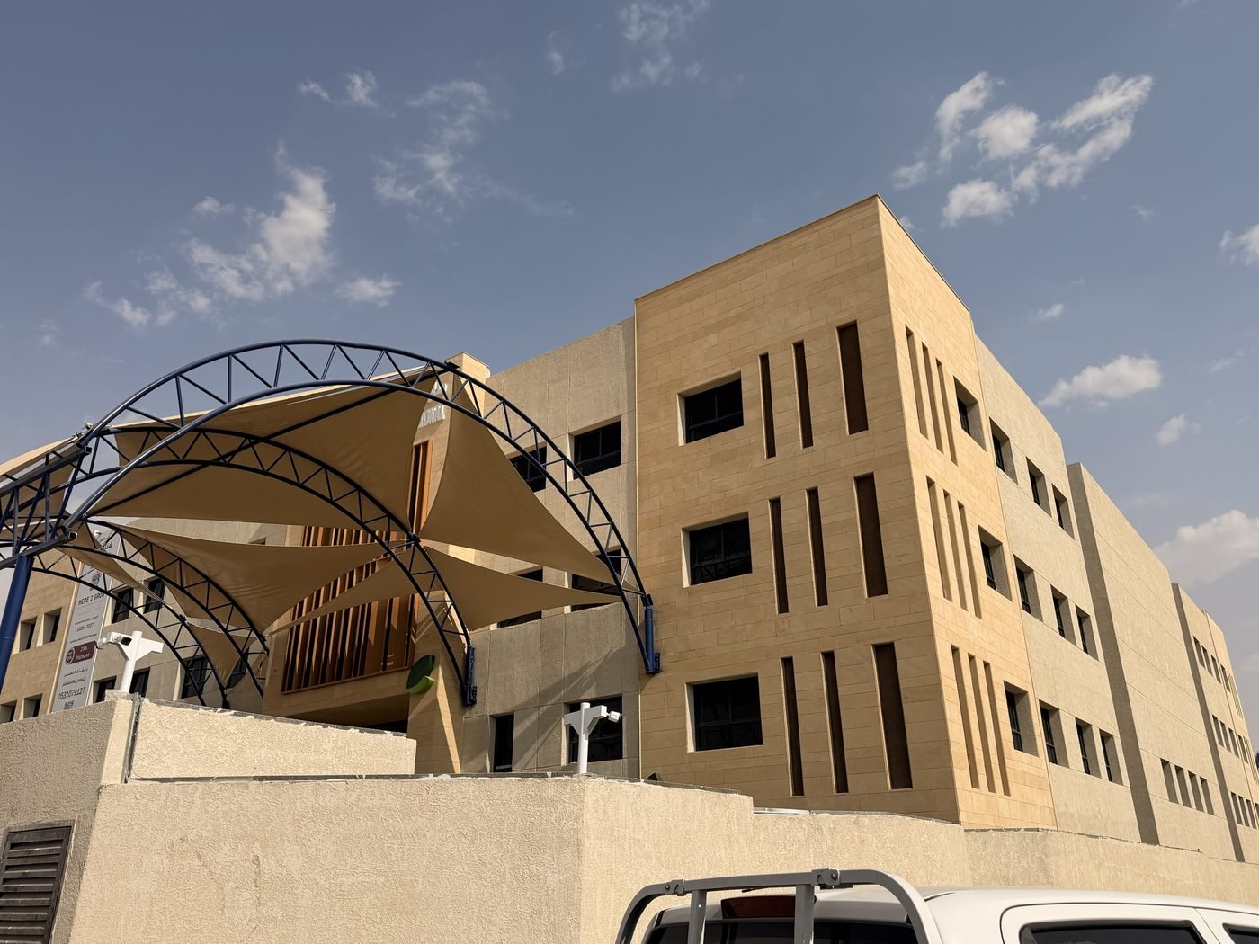 مدارس هنا لنكبر العالمية — حي الحمراء (3)
